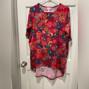 LulLaRoe short sleeve tunic in a fun paisley pattern! Size XS
